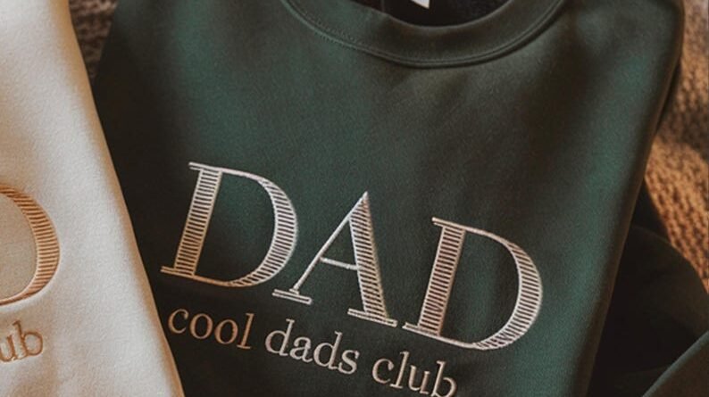 Merry Sweatshirt – Cozy & Stylish Holiday Outfit